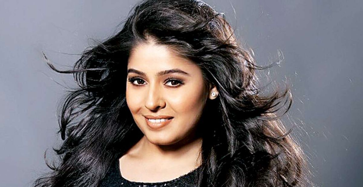Read more about the article BOOK SUNIDHI CHAUHAN WITH THEGIGS.IN